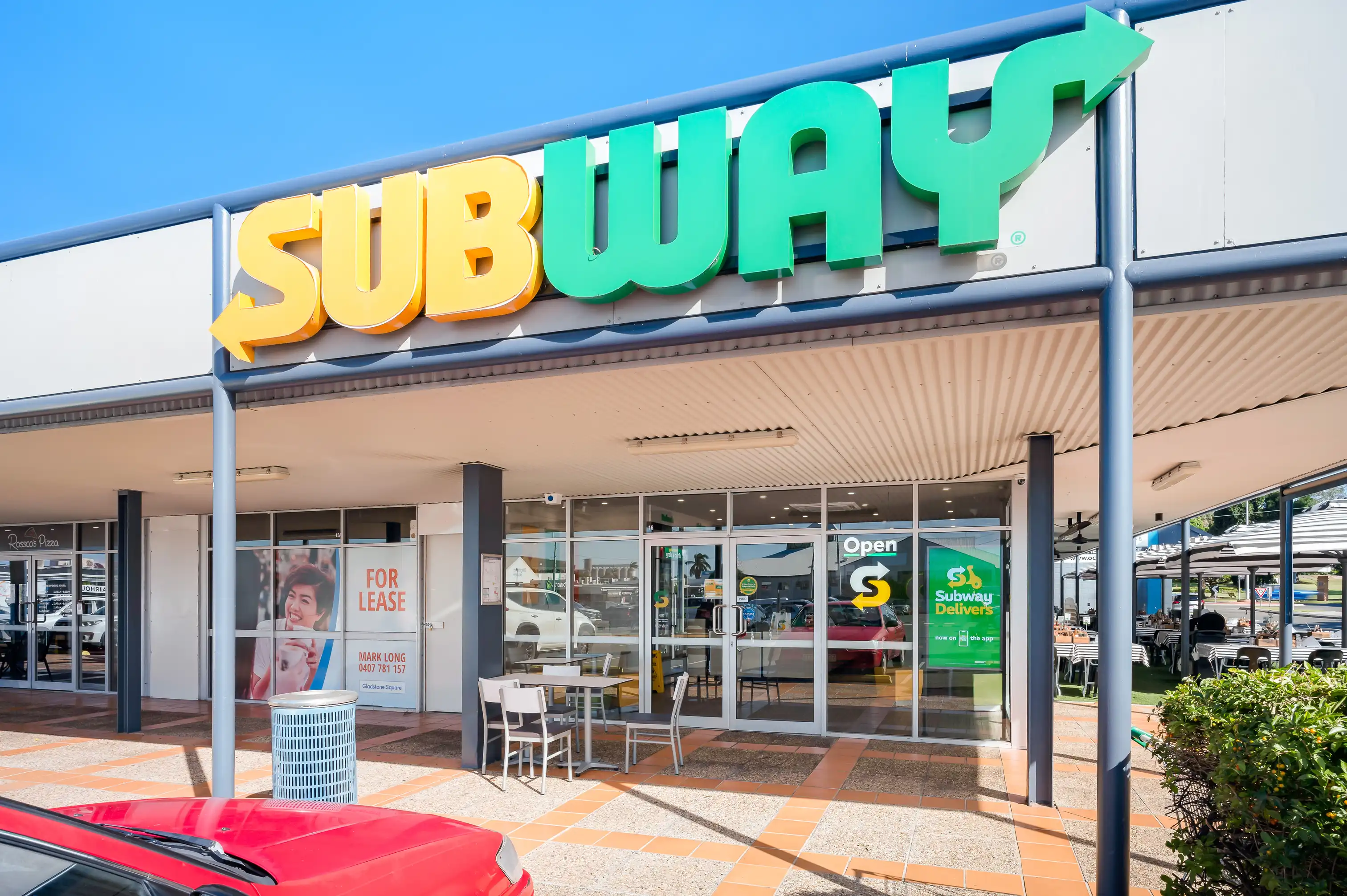 Gladstone Square Subway storefront