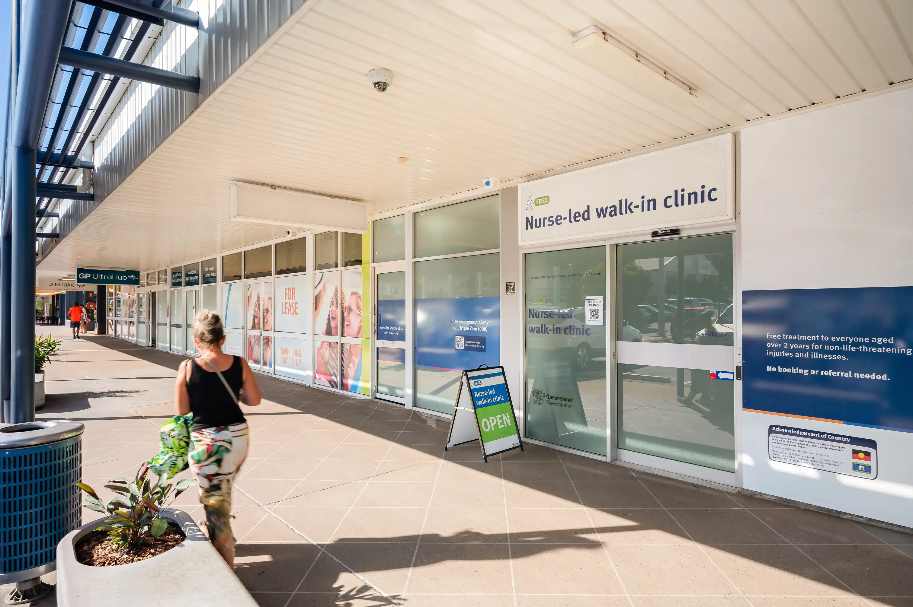 Gladstone Square walk-in clinic walkway